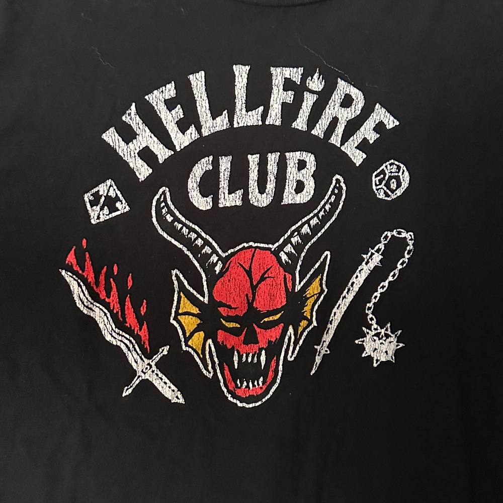 NETFLIX STRANGER THINGS - Black T-Shirt Hellfire Club - Picture 2 of 3